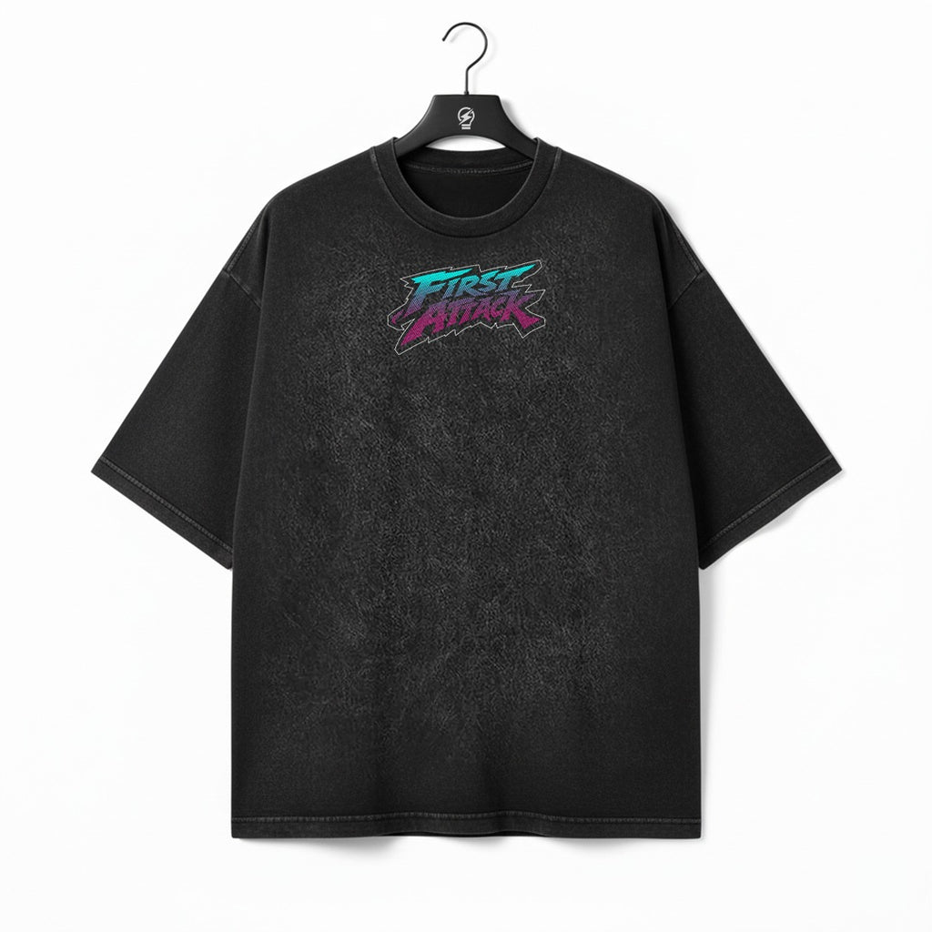 Frente de la camiseta oversized First Attack FGC Characters con logo