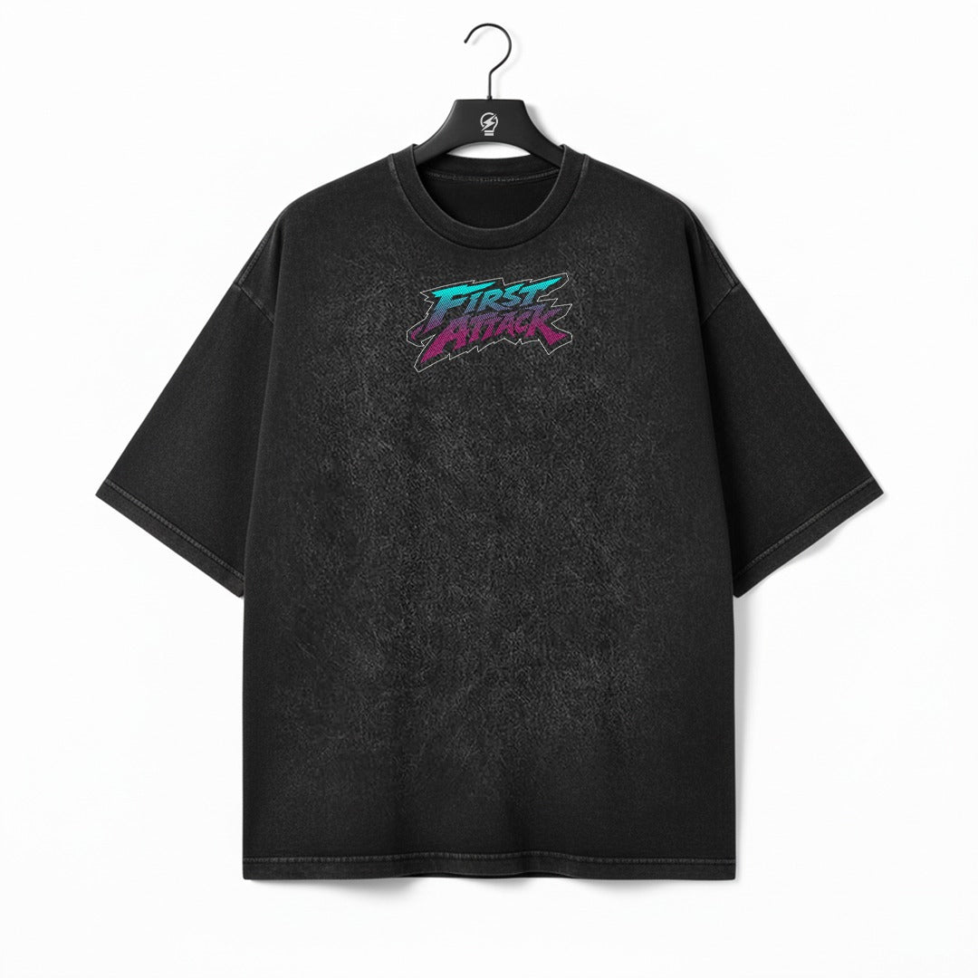 Frente de la camiseta oversized First Attack FGC Characters con logo