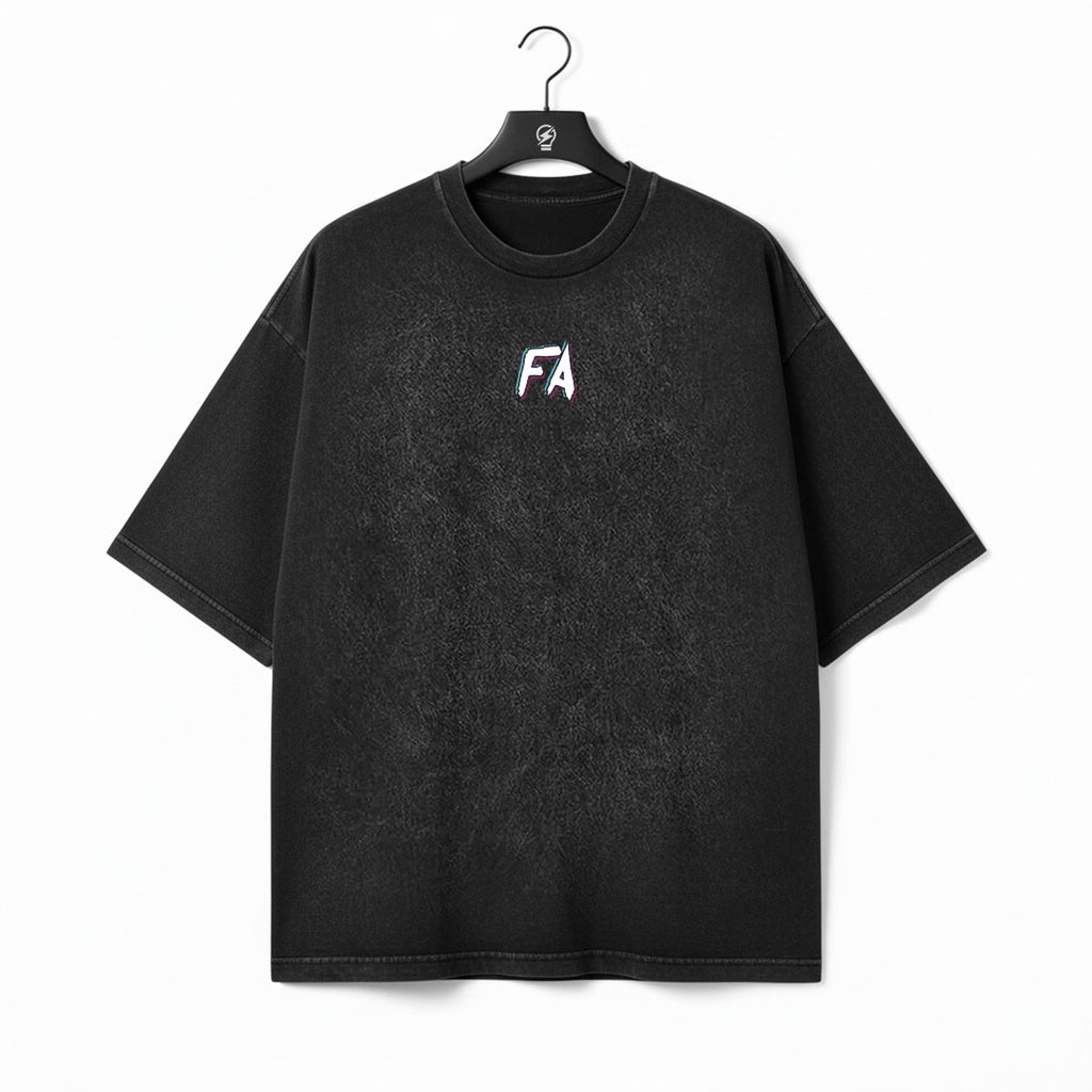 Frente de la camiseta oversized First Attack PR Theme con logo FA